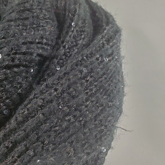 Black Knit Infinity Sequin Scarf - Picture 7 of 8